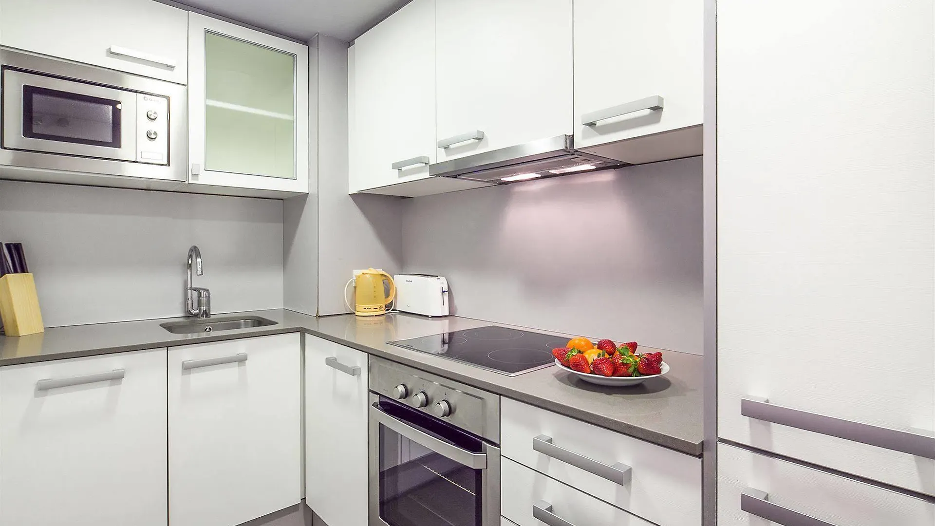 Inside Barcelona Apartments Sants