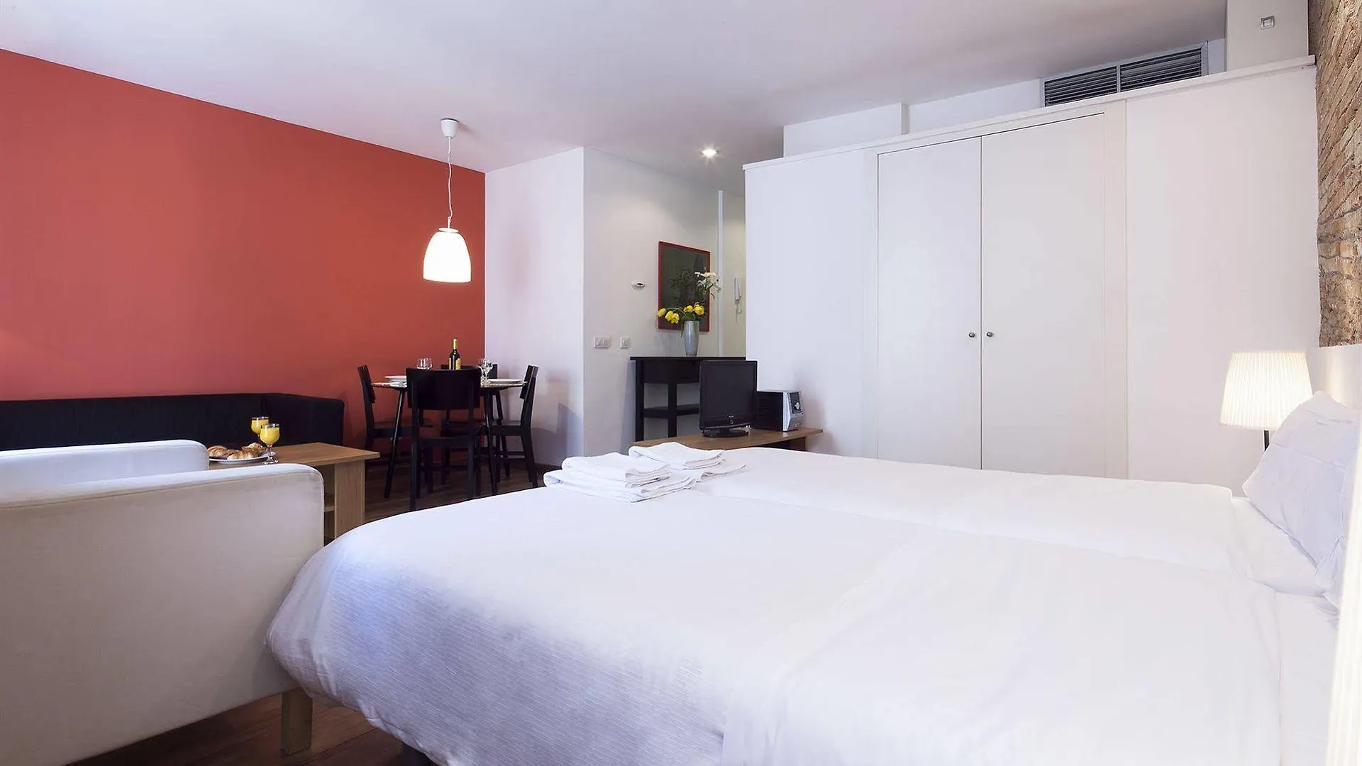 Inside Barcelona Apartments Sants