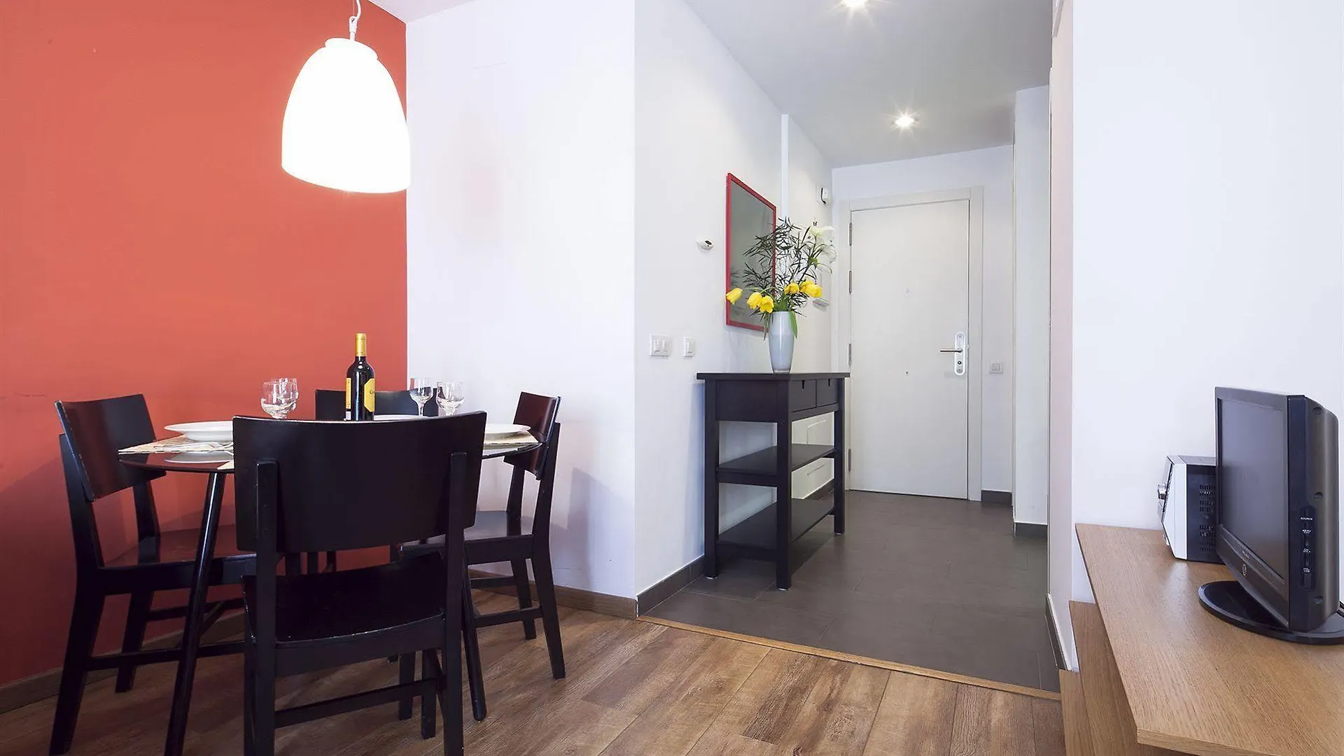 Inside Barcelona Apartments Sants