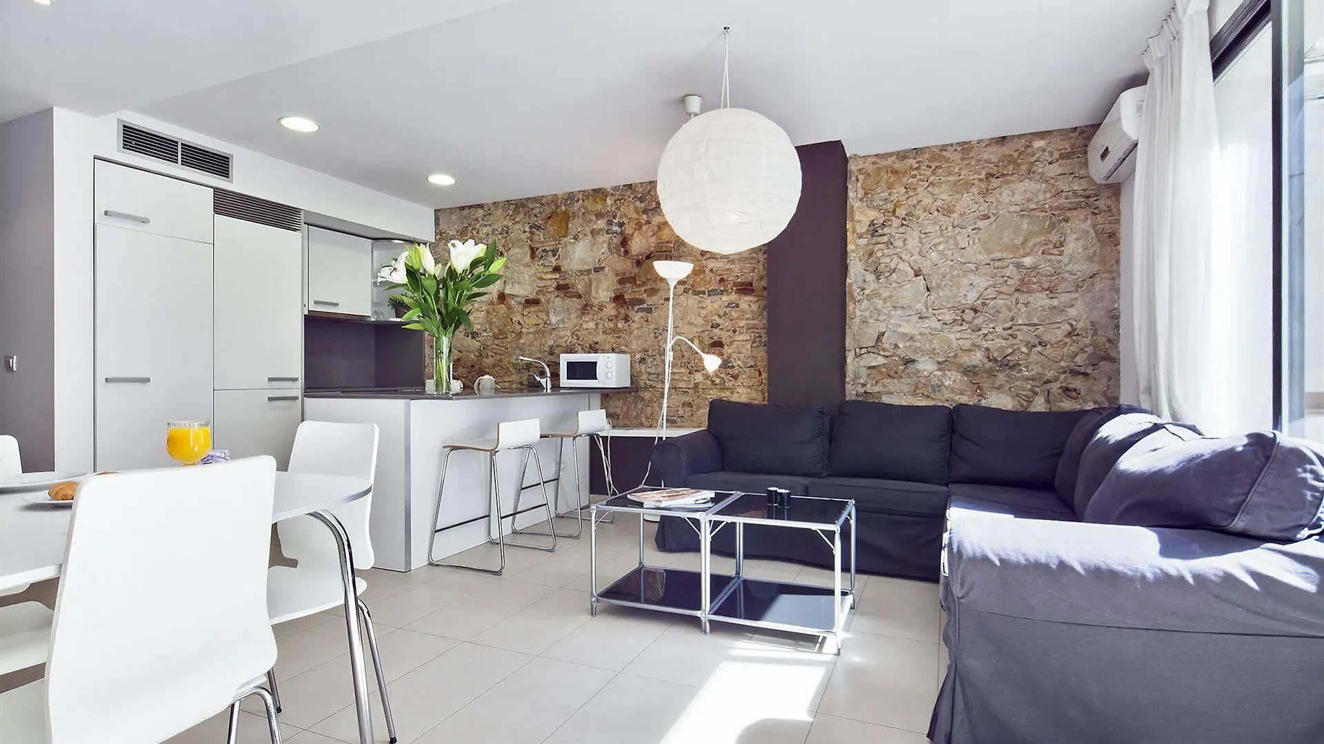 Inside Barcelona Apartments Sants